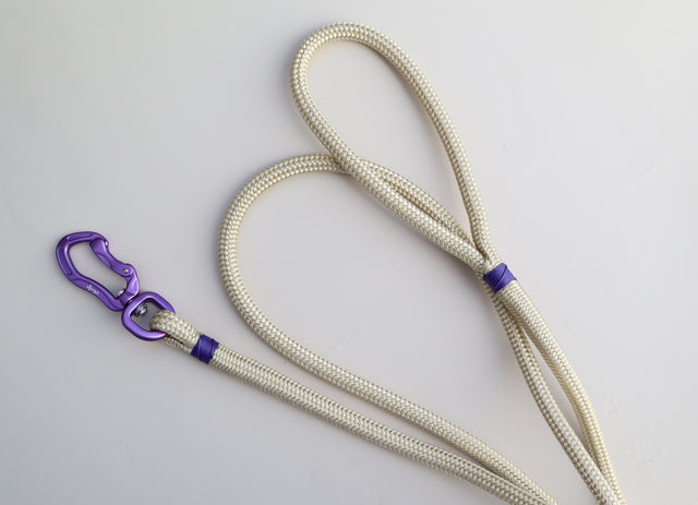 50mm ergonomic wrist loop of the Lavender & Champagne Rope Leash, designed for comfort and secure grip.