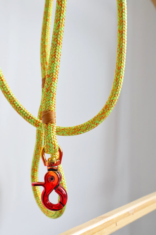 Red Gradient Trigger Clip Rope Leash - Macadamia